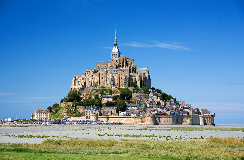 France trip. Мон сен Мишель храм. Мон сен Мишель улочки. Сан Мишель замок Франция 4 k. Ансамбль Мон сен Мишель картинки.